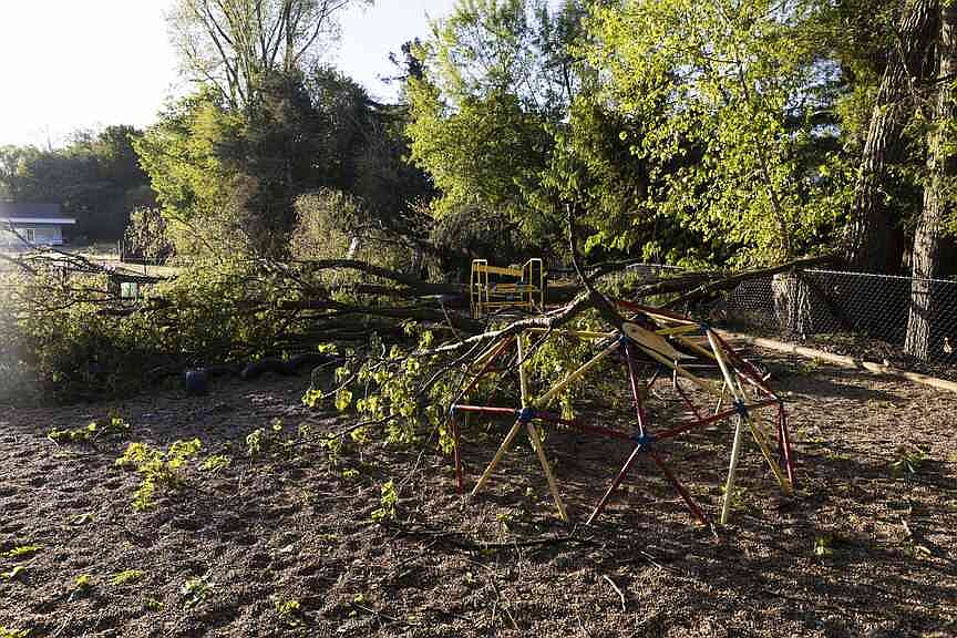 Mayor: At least 4 dead after tornado and severe storm batters St. Louis ...