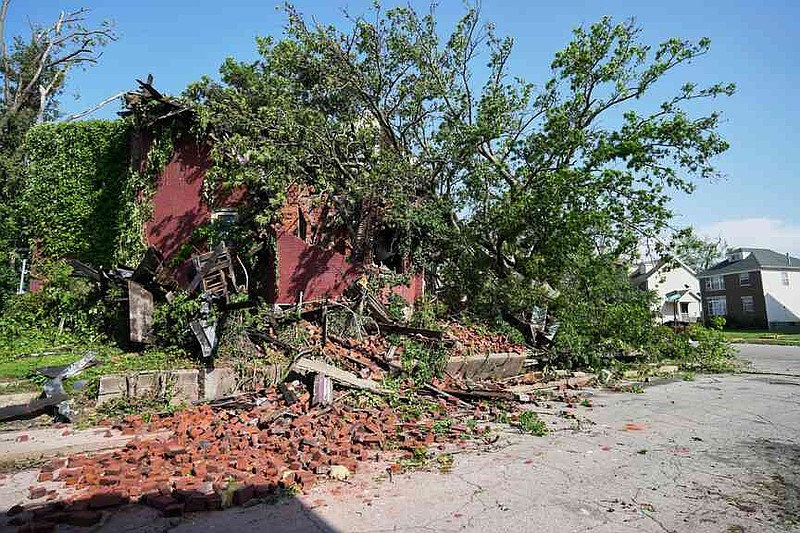 Mayor: At least 4 dead after tornado and severe storm batters St. Louis ...