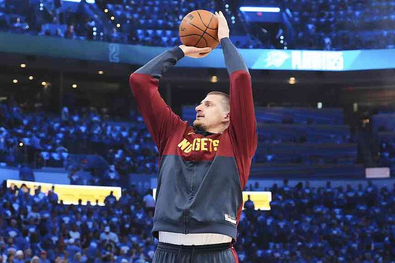 The Denver Nuggets Center Nikola Jokic warms up in Oklahoma City in Oklahoma City in the semi -finals of the Western Conference of the NBA basketball playoffs against the Oklahoma City Thunder. (AP Photo/Kyle Phillips)