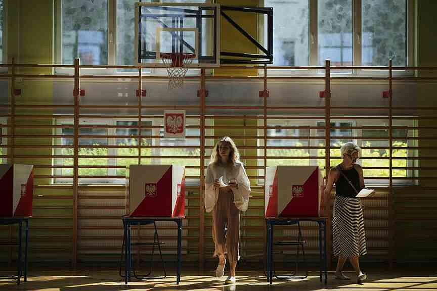 Polish runoff election elevates conservative