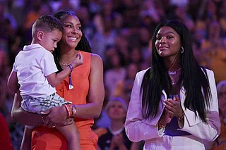 Sparks retire Candace Parker's jersey | The Arkansas Democrat