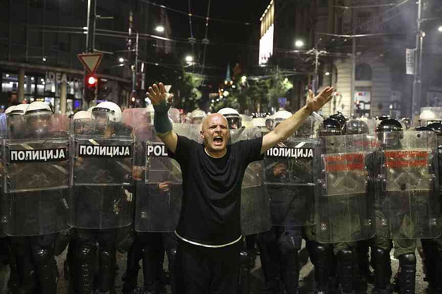 Thousands demand release of Serbia protesters