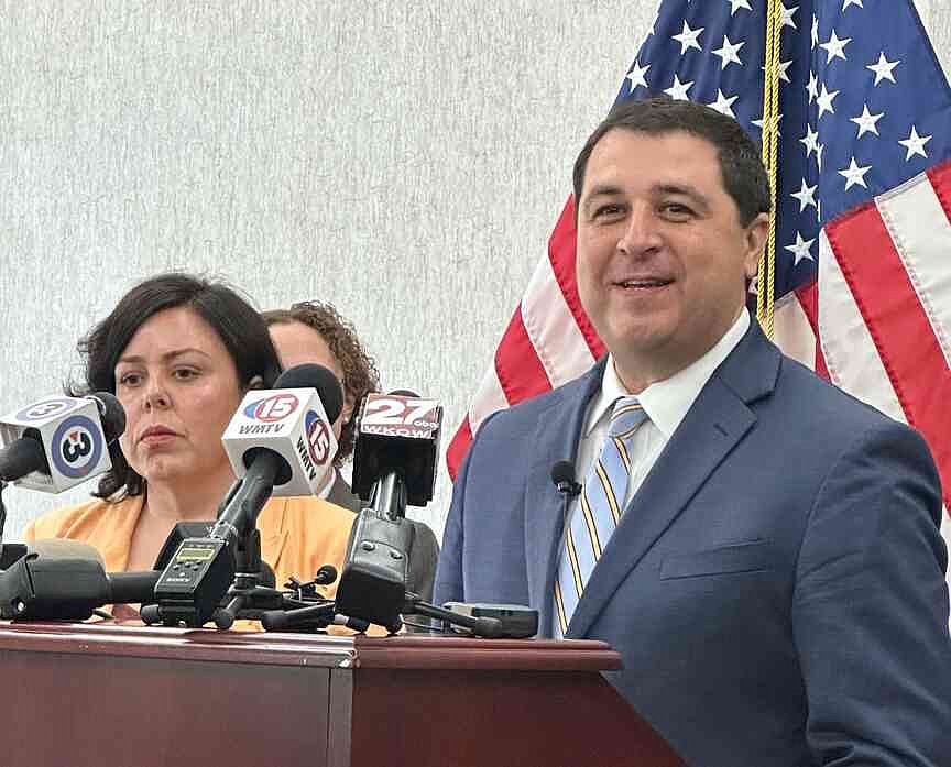 Wisconsin repeals abortion ban