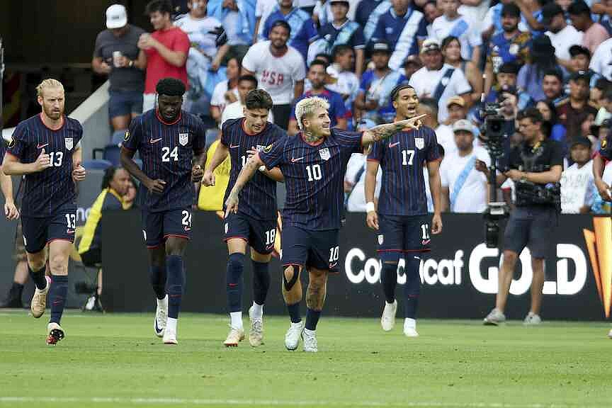 Luna scores twice; U.S. advances in Gold Cup
