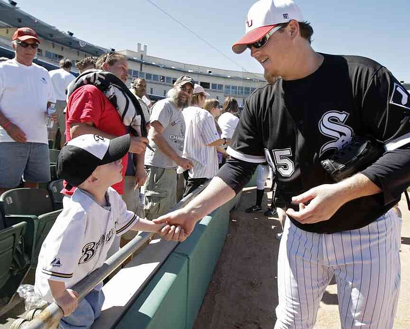 2-time All-Star closer Bobby Jenks dies at 44