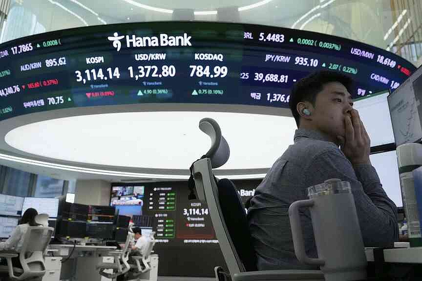 Tech stock rally helps Wall Street claw back losses