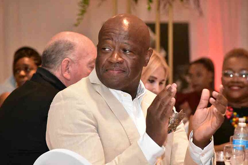Former University of Arkansas men's basketball coach Mike Anderson claps for a guest in the audience. (Pine Bluff Commercial/I.C. Murrell)