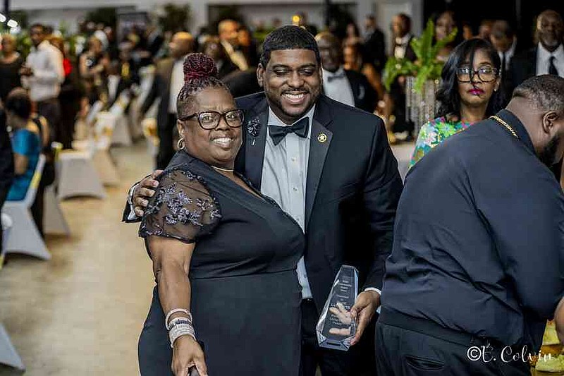First Ward Living Grace Pantry Executive Director Deborah Allen presents Jefferson County Sheriff Lafayette Woods Jr. with an award. (Pine Bluff Commercial/Eplunus Colvin)
