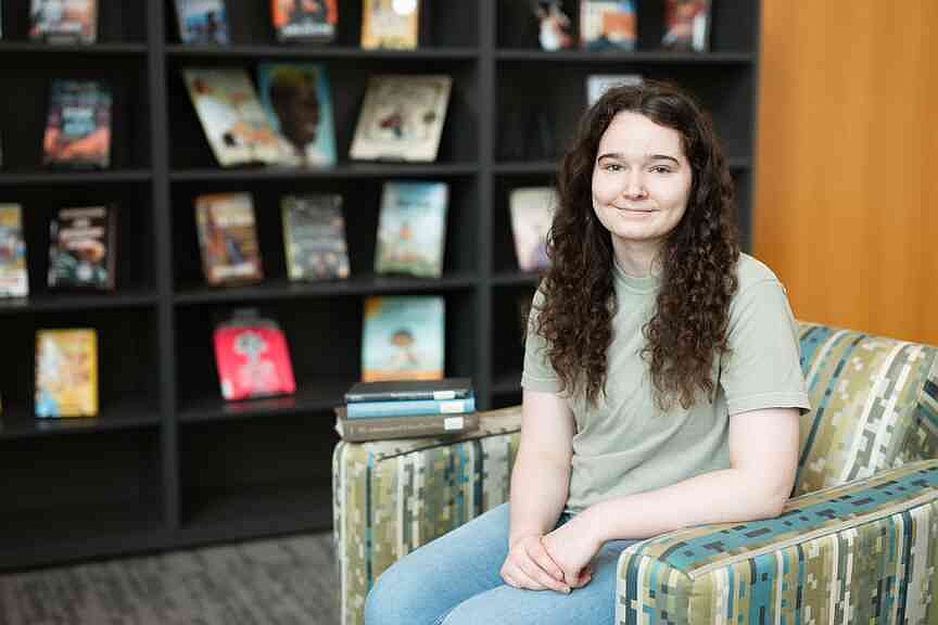 UAM graduate earns honors for literary research