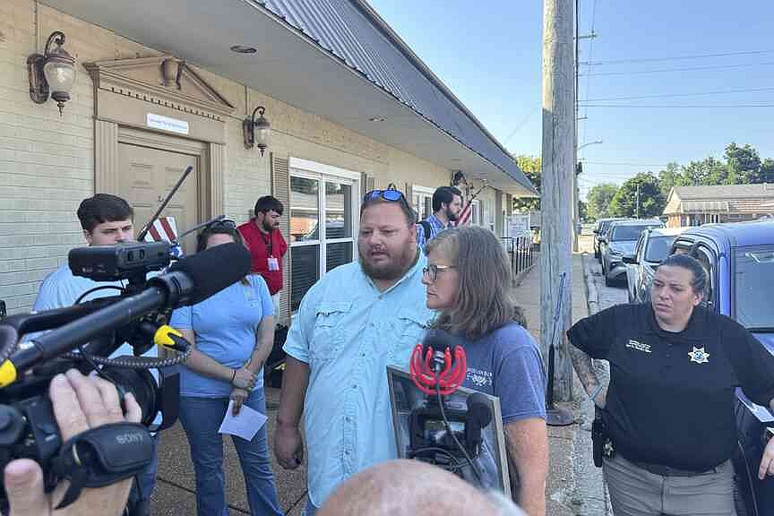 Officials to seek death penalty in killings | The Arkansas Democrat ...