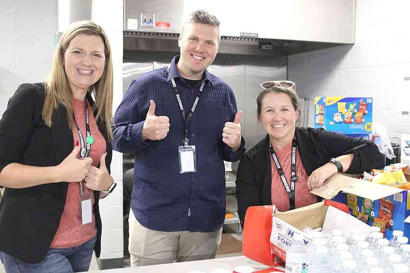 Pea Ridge Staff School staff treated at Teacher Fair | Pea Ridge Times