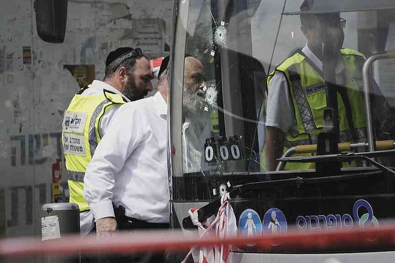 Palestinian gunmen kill 6 people in attack on Jerusalem bus stop | Hot ...