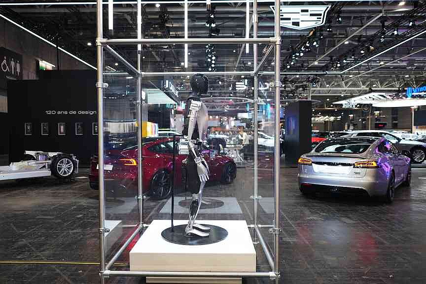 Tesla Inc. attempts AI robot initiative