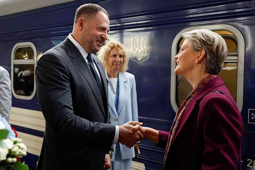 NATO countries pledge more aid to east Europe