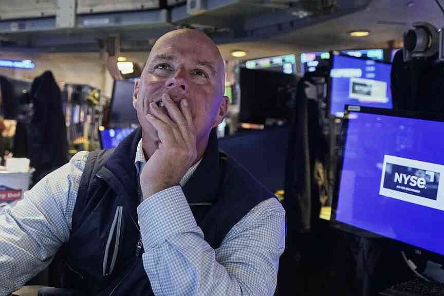 Stock market begins week by reaching records