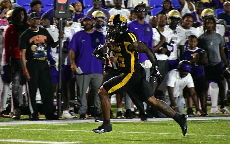 UAPB running back Jaylen Jennings rushes for a touchdown in the second quarter. (Pine Bluff Commercial/I.C. Murrell)