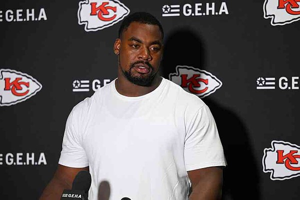 Even though he can’t play… he’s still fighting for the Chiefs. Chris Jones has expressed his desire to take a pay cut to help the Chiefs increase their payroll for new contracts. - And the response from the board has warmed the hearts of Chiefs fans.Quy