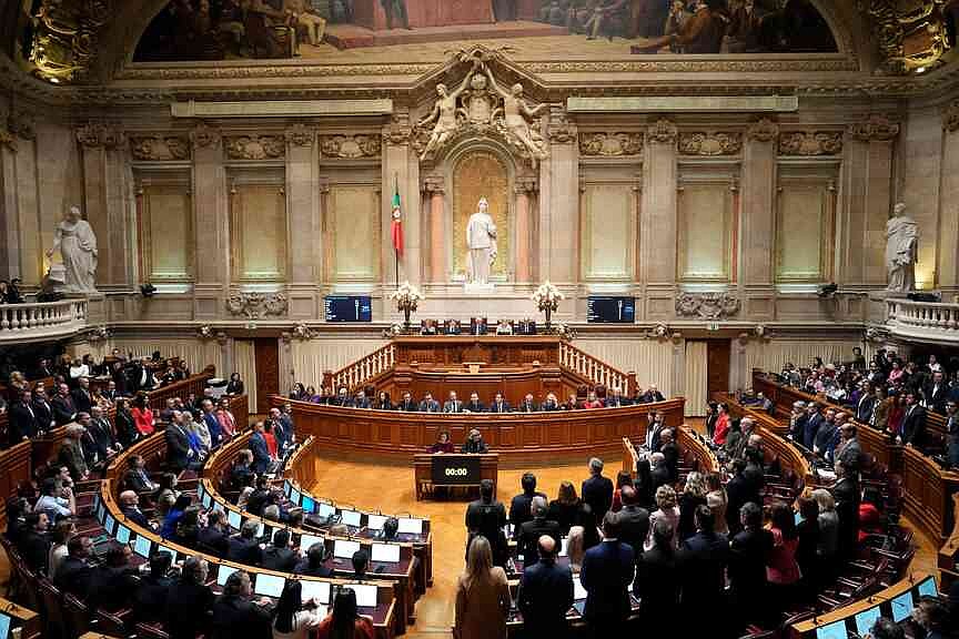 Portuguese parliament OKs ban of veils