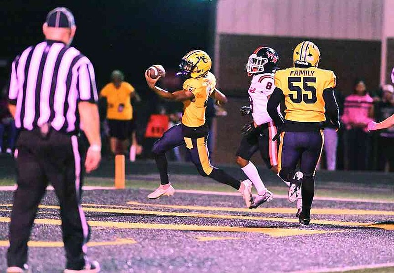 Watson Chapel quarterback Malachi Rayford runs into the end zone for a touchdown. (Special to the Commercial/William Harvey)