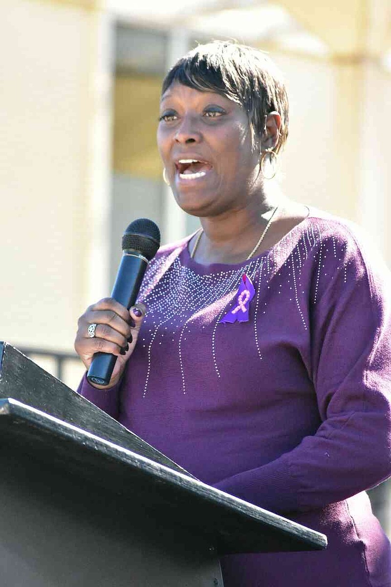 Tawanya Thompson recites her poem 