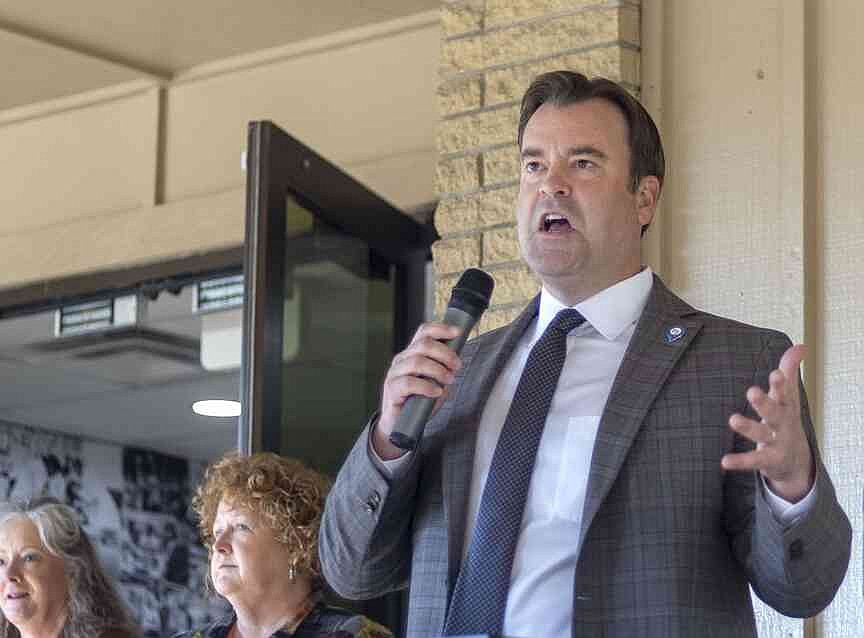 Van Buren Chamber of Commerce cuts ribbon on new Business Resource Center