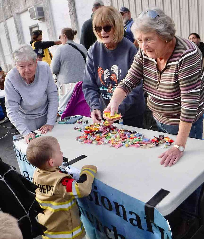 Gravette hosts Trick or Treat on Main event | Westside Eagle Observer
