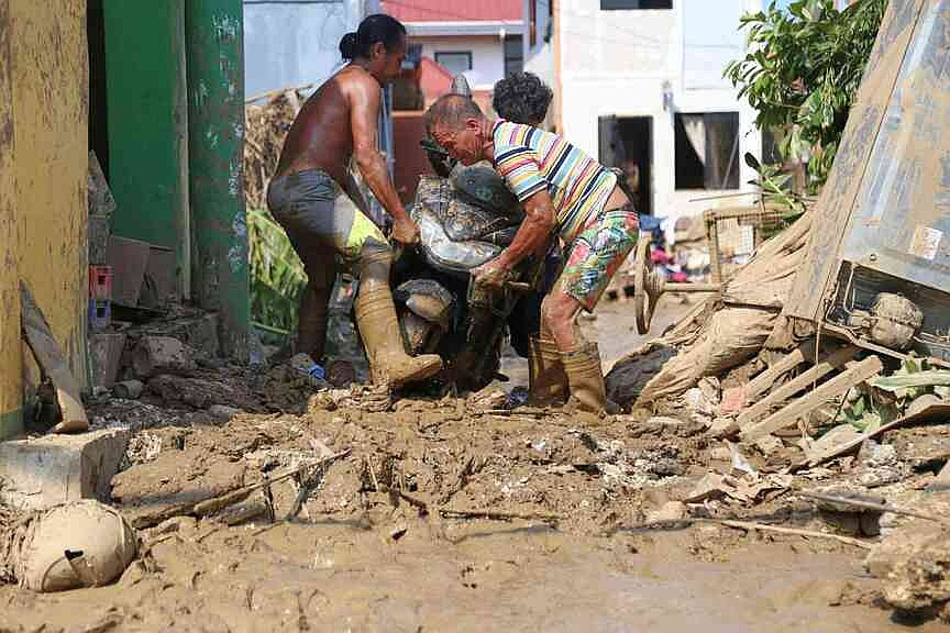 Typhoon Kalmaegi hits Vietnam