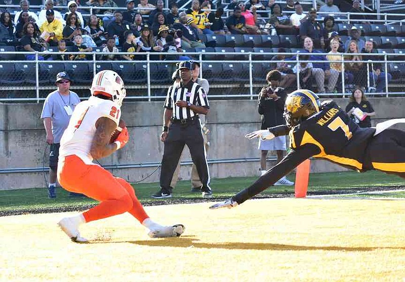 Florida A&M receiver Jordan Edwards hauls in a touchdown pass past UAPB defensive back Zach Williams in the second quarter. (Pine Bluff Commercial/I.C. Murrell)