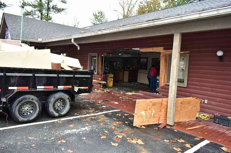 A hauling truck collects damage from Sissy's Log Cabin on South Camden Road on Thursday, Nov. 20, 2025, after a Pine Bluff police officer drove into the store. (Pine Bluff Commercial/I.C. Murrell)