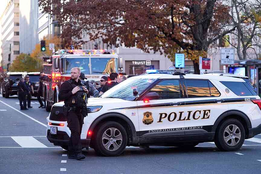 Two Guard members shot near White House