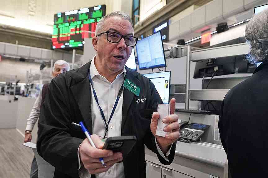 arkansasonline.com - STAN CHOE The Associated Press - US stock market closes just shy of all-time high | Arkansas Democrat Gazette