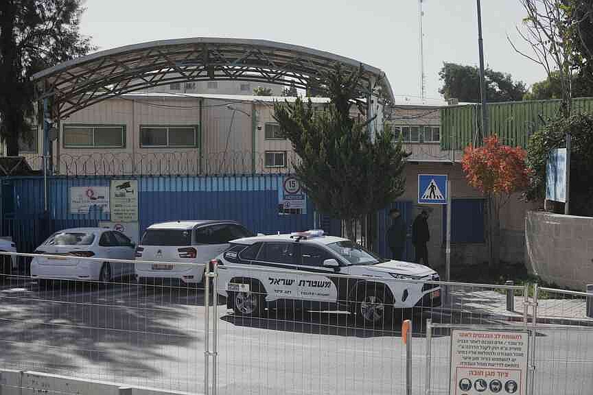 Israeli police enter UN compound