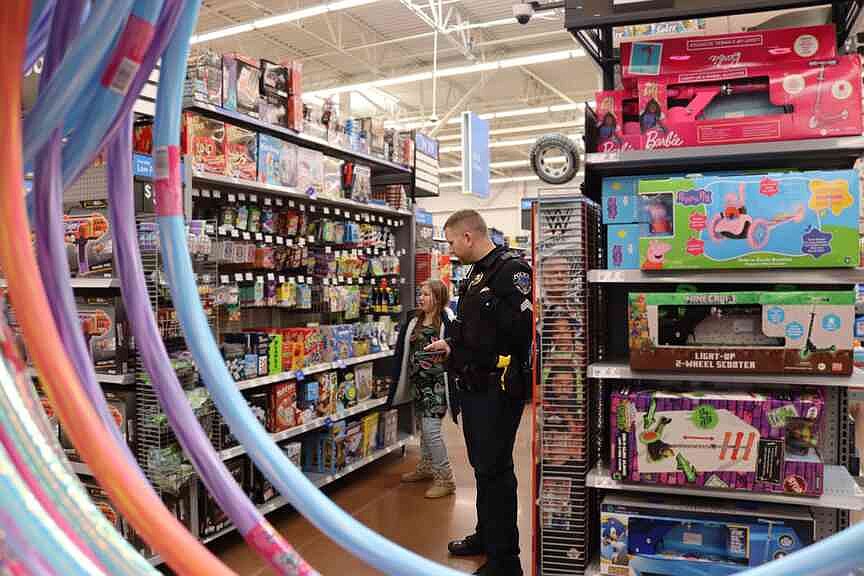 Students from Bella Vista, Gravette get to Shop With A Cop