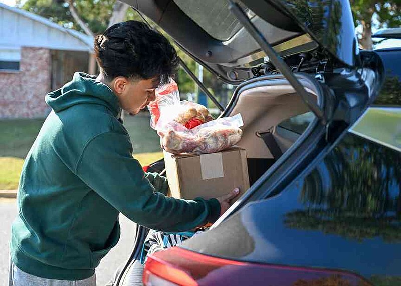 Rogers students learn about, address food insecurity through school-Food Bank partnership – Northwest Arkansas Democrat-Gazette