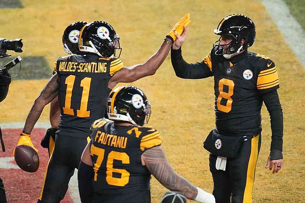Rodgers, Steelers stay atop division | Northwest Arkansas Democrat