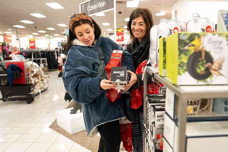 arkansasonline.com - ANNE D’INNOCENZIO The Associated Press - October spending at retailers modest | Arkansas Democrat Gazette