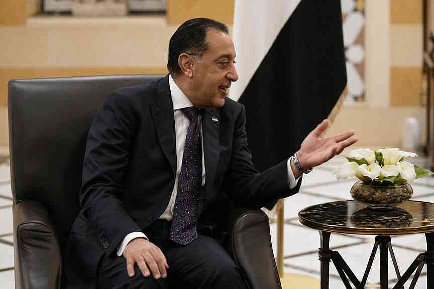 Egyptian premier makes Beirut visit