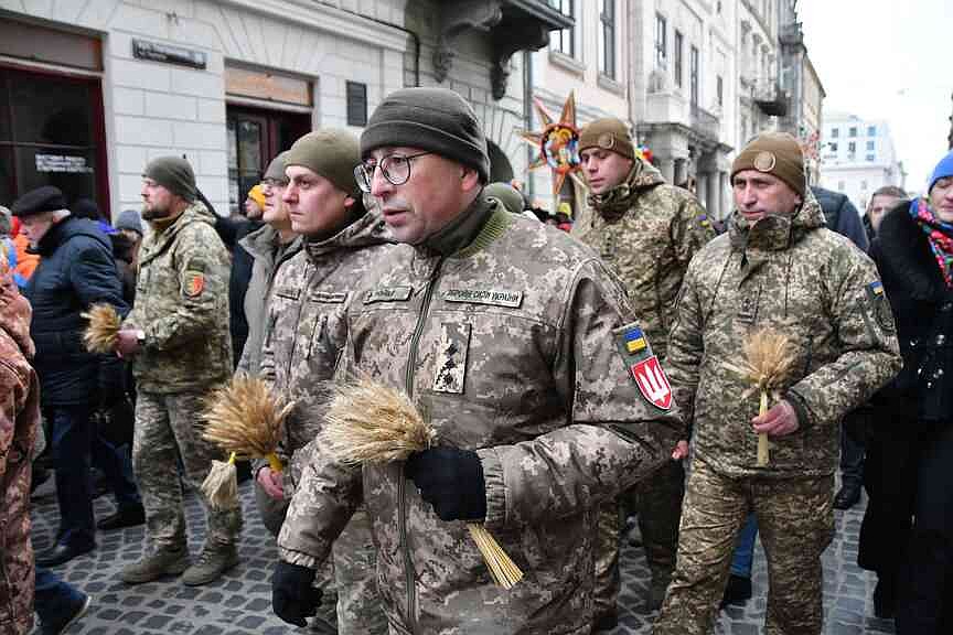Ukraine floats withdrawing eastern troops