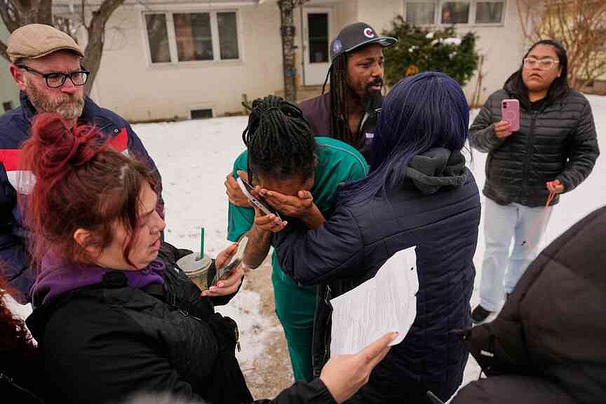 Federal agents in Minneapolis ram door of home, arrest man