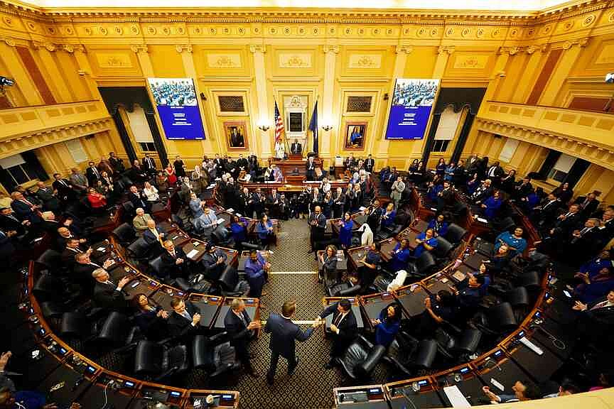 Virginia advances redistrict to voters