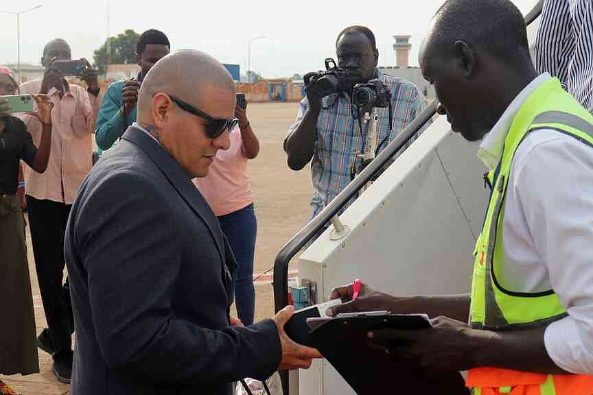 After taking deportees, S. Sudan requests sanction relief in return