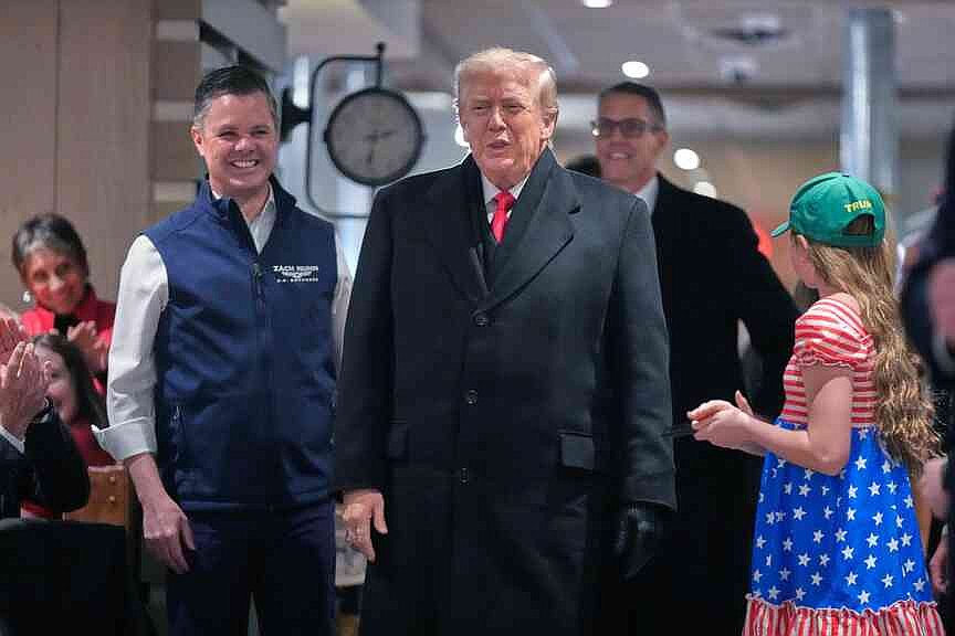 Trump touts economic gains in Iowa ahead of midterms