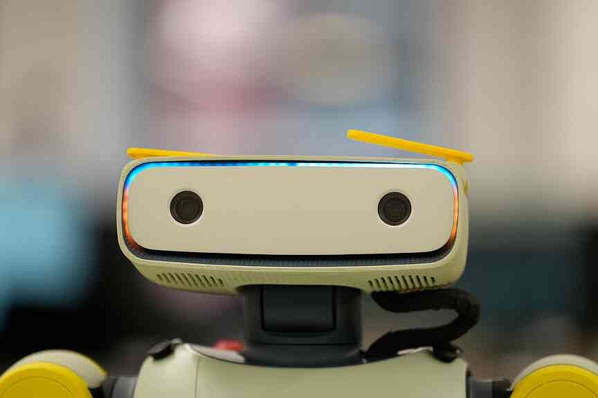Startup debuts friendly humanoid