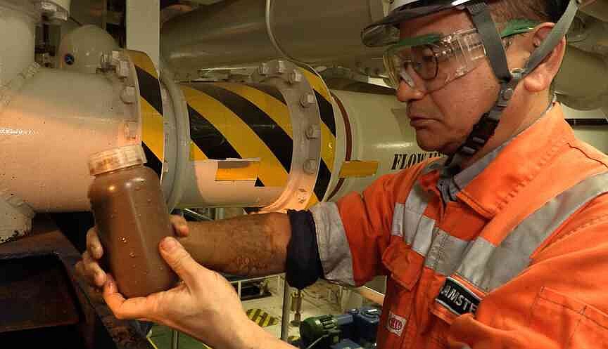 Japan pulls minerals from seabed