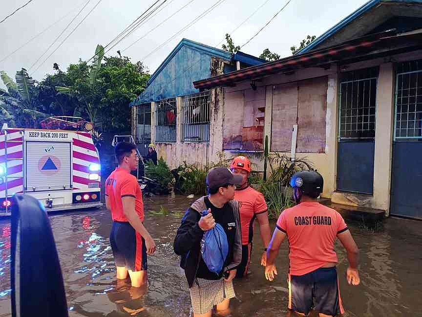 Philippines tropical storm leaves 8 dead