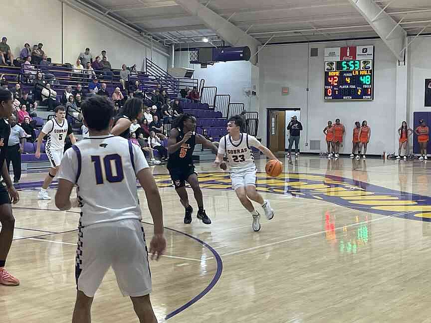 WATCH | Little Rock Hall survives Fountain Lake Cobras due to third quarter run