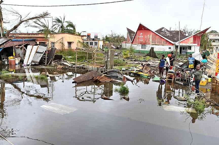 Cyclone Gezani slams into Madagascar