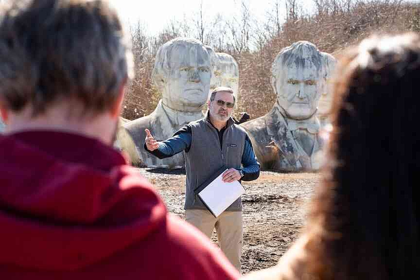 Decay boosts draw for presidential sculptures