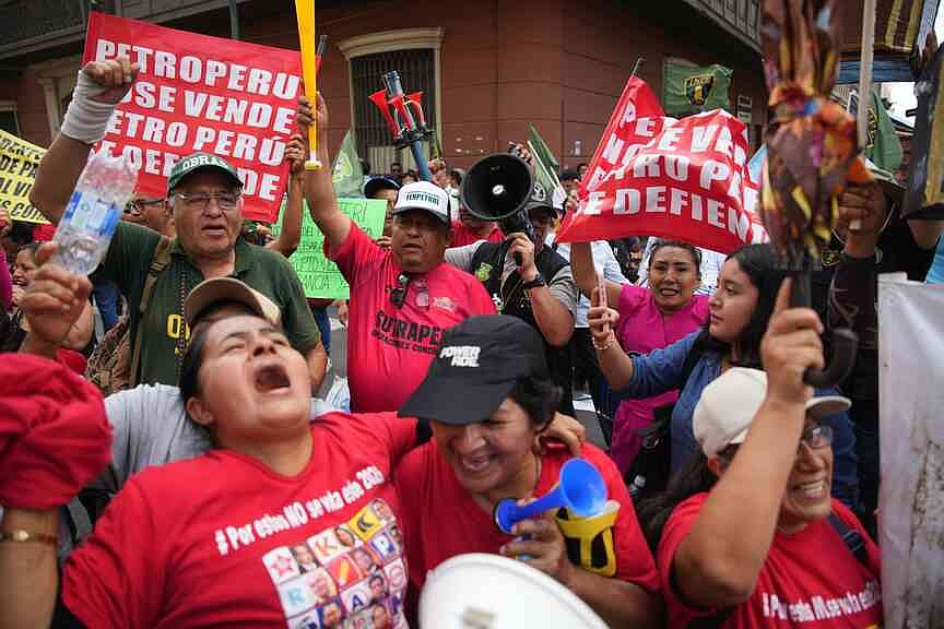 Peru removes interim leader amid corruption investigation