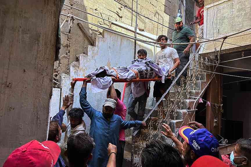 At least 16 dead in Pakistan explosion